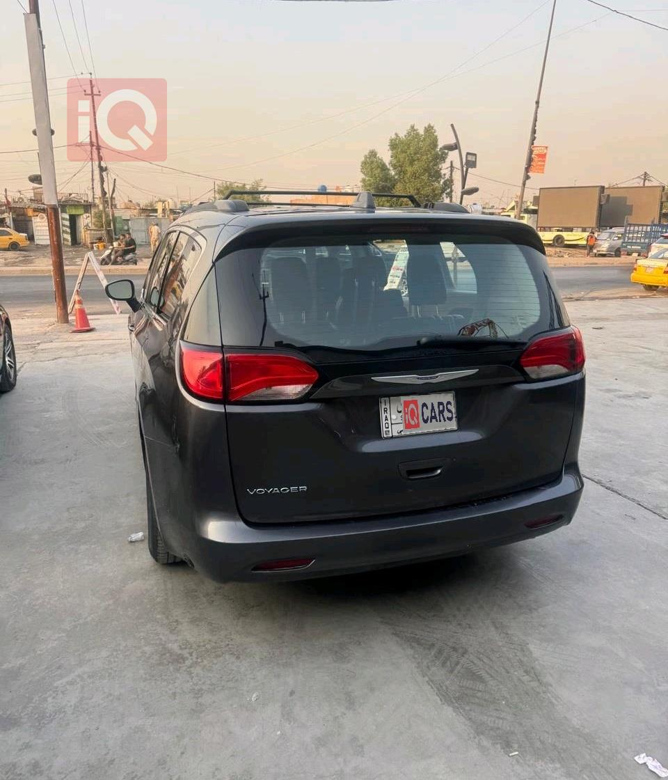 كرايسلر جراند فوياجر